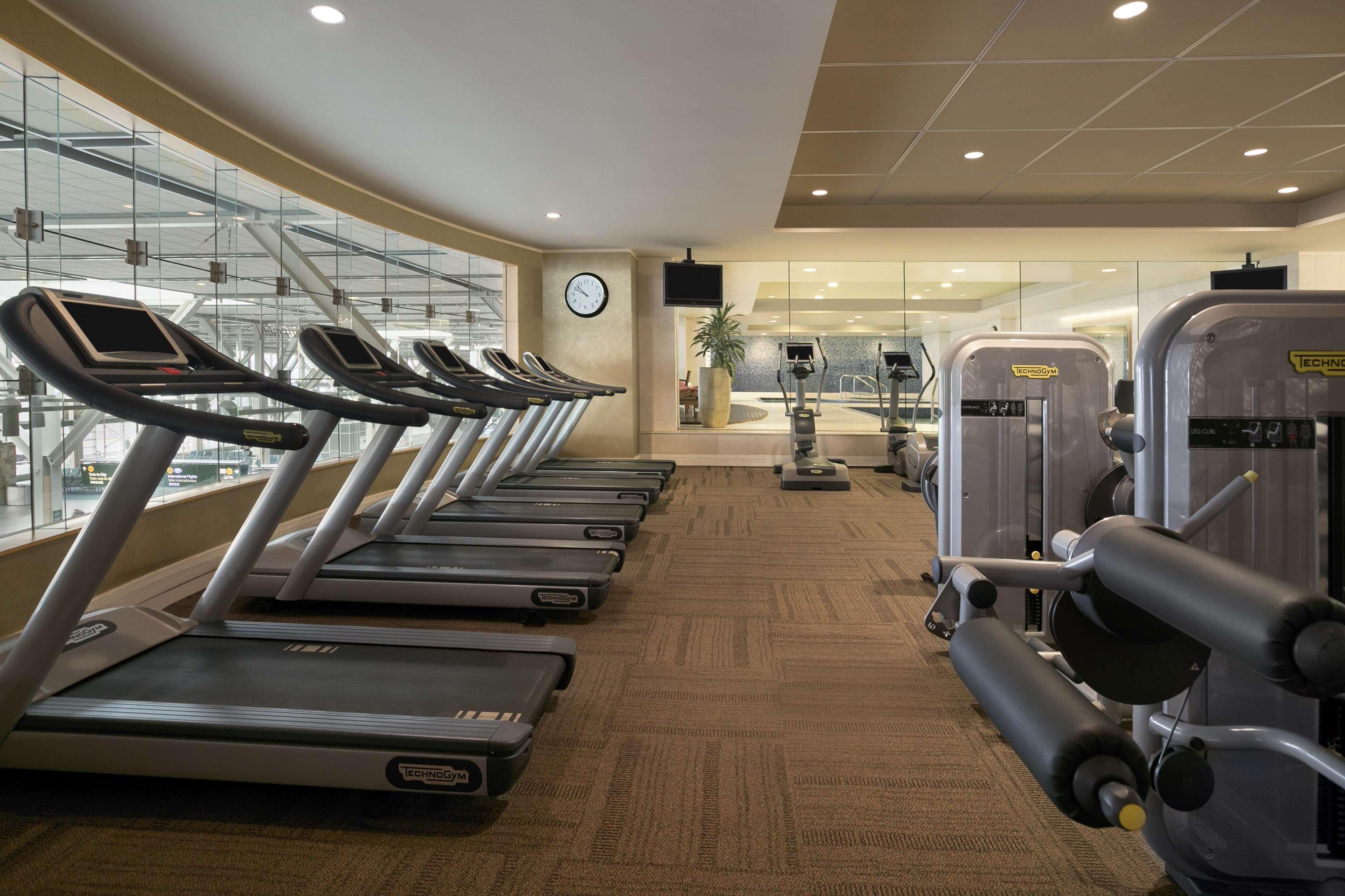 Fairmont Vancouver Airport In-Terminal Hotel Richmond Exterior foto The gym at the Westin